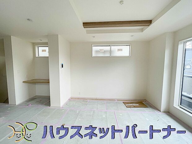 整然とした空間演出、快適な理想の暮らしの実現は家のみの拘りではなく、そこで暮らす方々にとって素敵な環境であることも挙げられると思います。四季折々の変化が奏でる鼓動を楽しんで下さい。