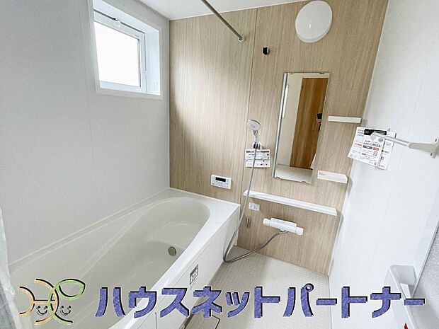 窓がある浴室は心地よいバスタイムを演出してくれます。早起きした日は朝風呂で一日の始まりです。