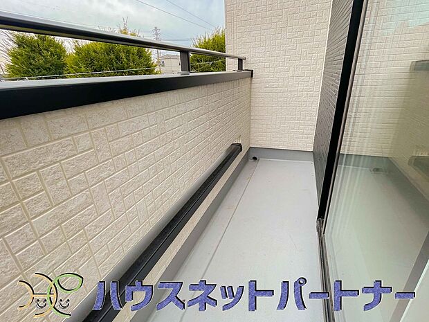 洗濯物を干したり、布団を干したり、ゴミを一時保管したり…　