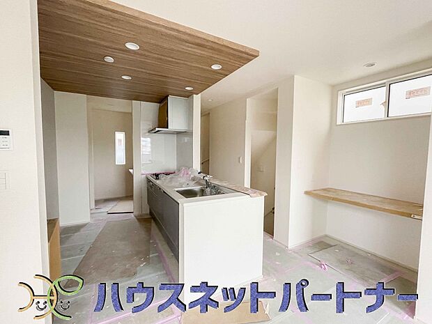 カウンターがあると配膳が楽なことがメリットの一つ。後片付けをするときも、ダイニングテーブルからあまり動かずに流し台へ運ぶことができるので便利です♪