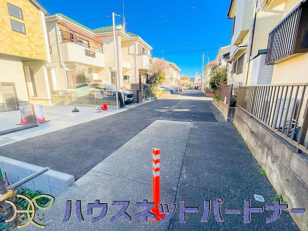前面道路の日当たりの良い明るいお家。