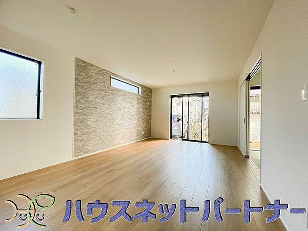 整然とした空間演出、快適な理想の暮らしの実現は家のみの拘りではなく、そこで暮らす方々にとって素敵な環境であることも挙げられると思います。四季折々の変化が奏でる鼓動を楽しんで下さい。