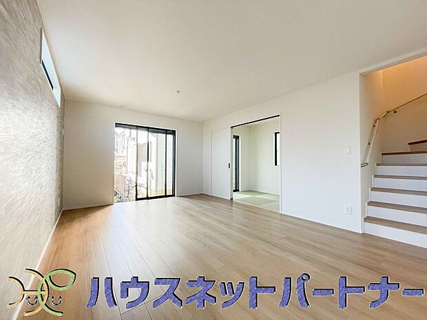 家族の温かさと陽光の暖かさ、楽しい毎日と明るい未来を予感させる「空間が織り成すひとつ先の住み心地」を演出します。