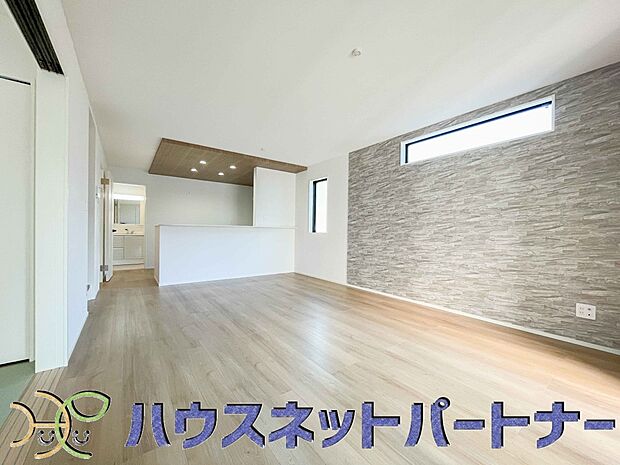 明るく開放的なダイニング。家族とのコミュニケーションが取りやすく、みんなの笑顔が溢れます。