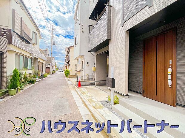 前面道路でお車を駐車するのも楽々。