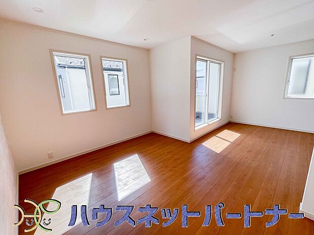 うららかな陽射しがどのお部屋にも降り注ぎますように、快適さを追求した間取設計。得難い立地環境での生活を恵みの豊かな永住の地へと変えてくれます。