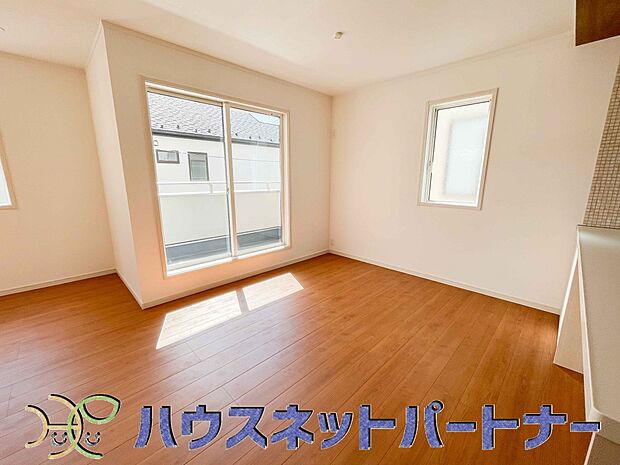 陽だまりのある光彩豊かなリビングは、何よりも快適で心休まる時間を過ごせます。