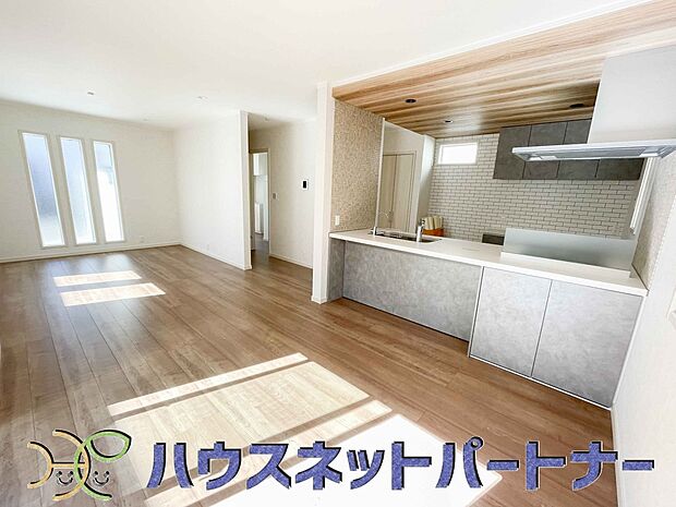 家族の温かさと陽光の暖かさ、楽しい毎日と明るい未来を予感させる「空間が織り成すひとつ先の住み心地」を演出します。