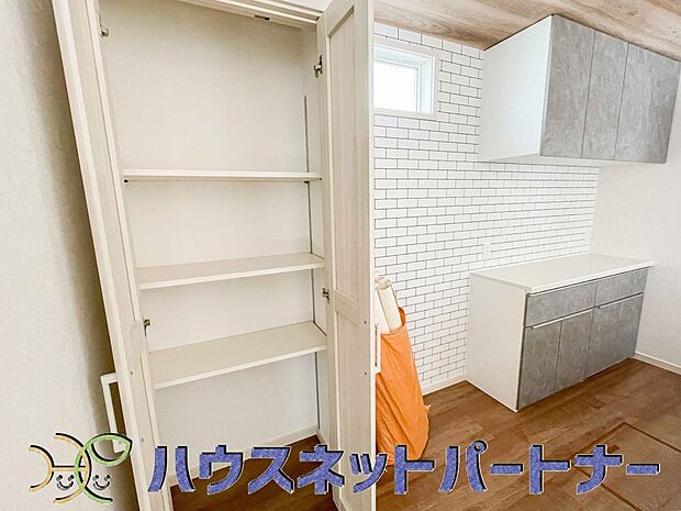 パントリーのあるゆったりキッチンは、お料理上手な奥様にぴったり。