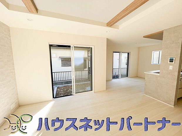 陽だまりのある光彩豊かなリビングは、何よりも快適で心休まる時間を過ごせます。