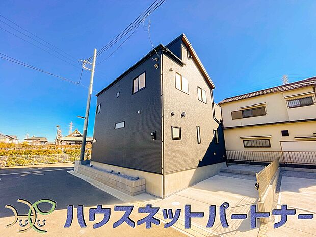 通勤や家族の送迎など、毎日の生活にマイカーが欠かせない方にとって駐車場は大事な条件。敷地内にカースペースがあれば、お出かけやお買い物の際の搬入出もらくらくです。
