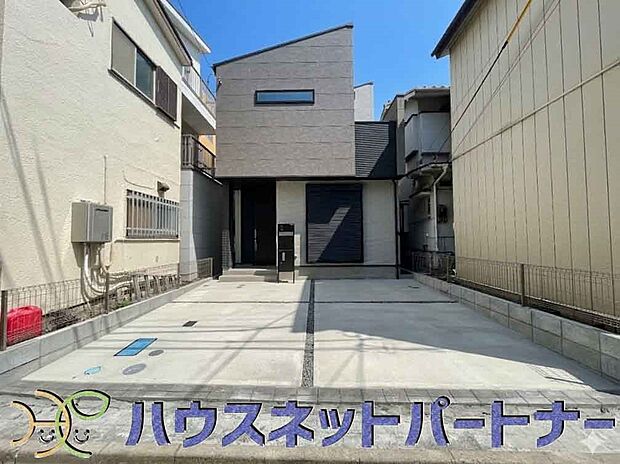 前面道路の日当たりの良い明るいお家。