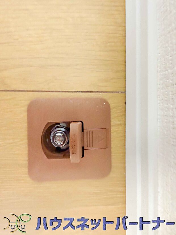 リビングに設置したガス栓。暖房器具や鍋パーティーに活躍します。