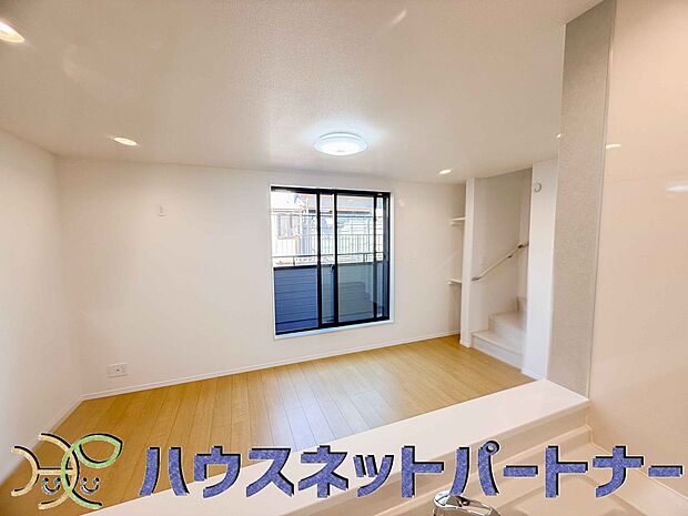 家族の様子を見ながらキッチンでお料理。一日の出来事を会話しながらの家事は嬉しいコミュニケーション。