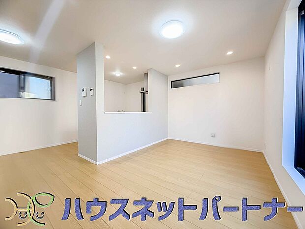 明るく開放的なダイニング。家族とのコミュニケーションが取りやすく、みんなの笑顔が溢れます。