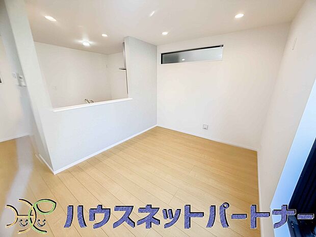 お料理できたらカウンターから手渡しができます。家族で会話をしながらお料理を楽しく。