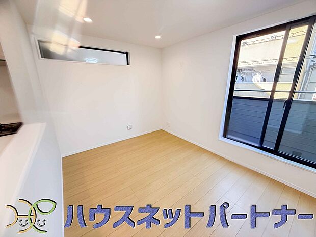 キッチンカウンターがあると配膳が楽なことがメリットの一つ。後片付けをするときも、ダイニングテーブルからあまり動かずに流し台へ運ぶことができるので便利です♪