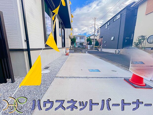 駐車場がある戸建を持つ最大のメリットは、駐車場代金を支払い続ける必要がないことです。賃貸住宅に住んでいる方が、戸建の購入を考えるきっかけに挙げることが多いようです。