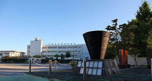 周辺環境-中学校(900m)川口市立榛松中学校