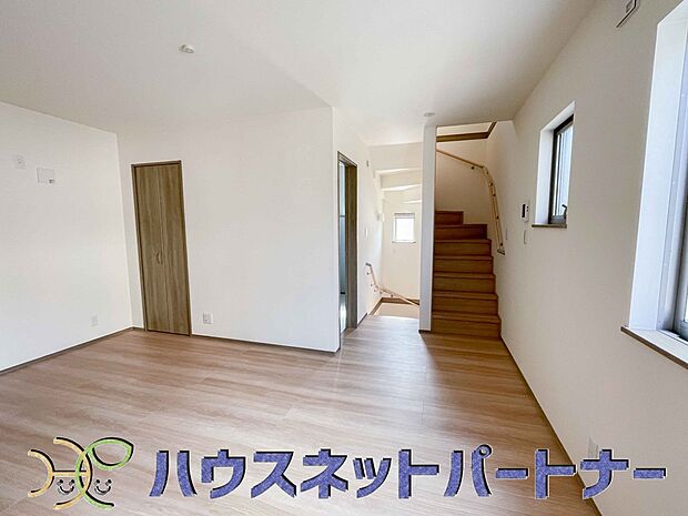 陽だまりのある光彩豊かなリビングは、何よりも快適で心休まる時間を過ごせます。