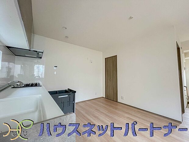 明るく開放的なダイニング。家族とのコミュニケーションが取りやすく、みんなの笑顔が溢れます