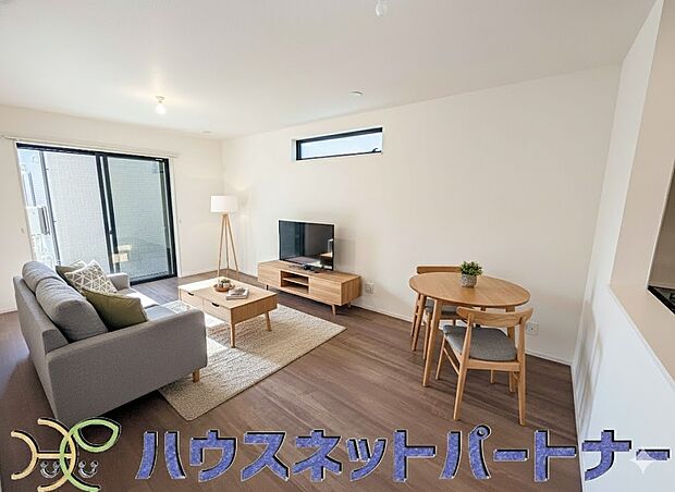 陽だまりのある光彩豊かなリビングは、何よりも快適で心休まる時間を過ごせます。