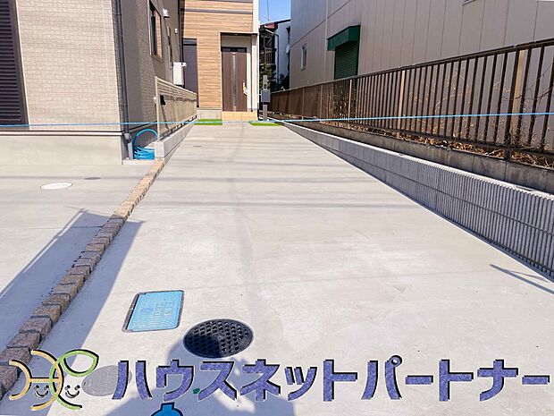 通勤や家族の送迎など、毎日の生活にマイカーが欠かせない方にとって駐車場は大事な条件。敷地内にカースペースがあれば、お出かけやお買い物の際の搬入出もらくらくです。