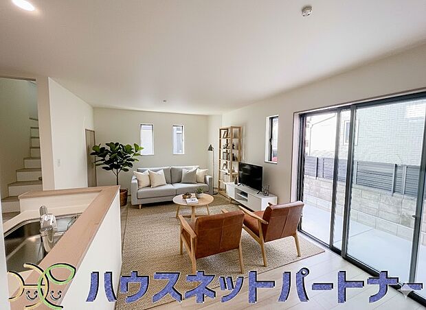 うららかな陽射しがどのお部屋にも降り注ぎますように、快適さを追求した間取設計。得難い立地環境での生活を恵みの豊かな永住の地へと変えてくれます。