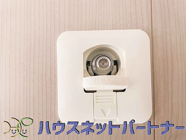 リビングに設置したガス栓。暖房器具や鍋パーティーに活躍します。