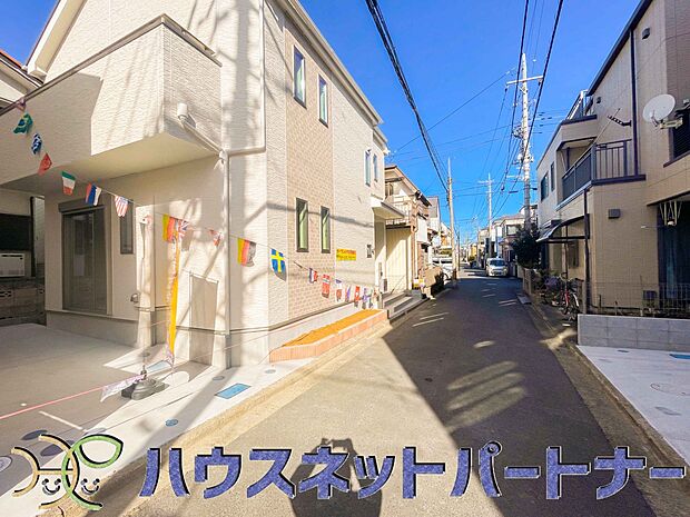 前面道路でお車を駐車するのも楽々。