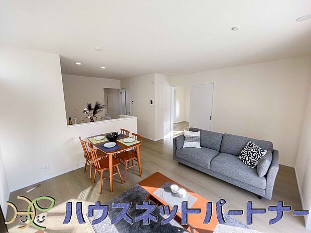 家族の温かさと陽光の暖かさ、楽しい毎日と明るい未来を予感させる「空間が織り成すひとつ先の住み心地」を演出します。