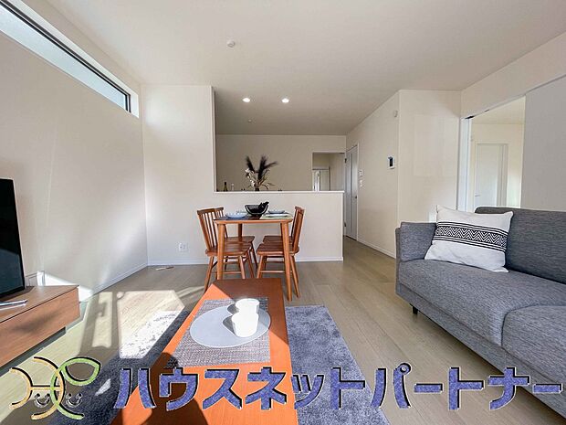 整然とした空間演出、快適な理想の暮らしの実現は家のみの拘りではなく、そこで暮らす方々にとって素敵な環境であることも挙げられると思います。四季折々の変化が奏でる鼓動を楽しんで下さい。