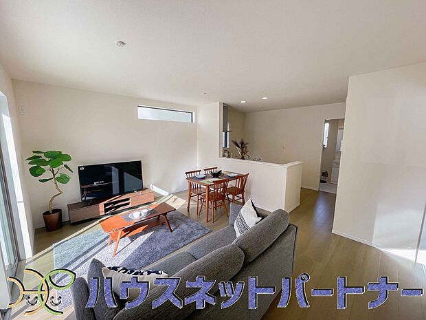 陽だまりのある光彩豊かなリビングは、何よりも快適で心休まる時間を過ごせます。