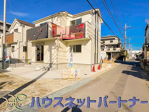 前面道路の日当たりの良い明るいお家。