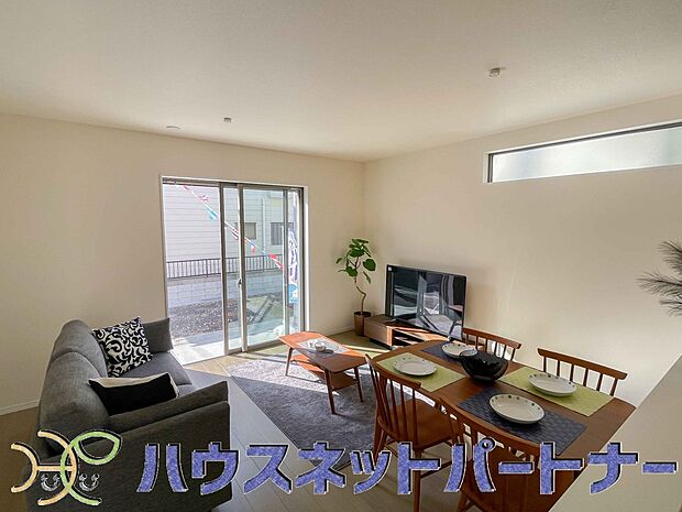 明るく開放的なダイニング。家族とのコミュニケーションが取りやすく、みんなの笑顔が溢れます。