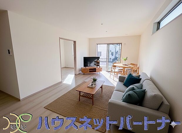 陽だまりのある光彩豊かなリビングは、何よりも快適で心休まる時間を過ごせます。