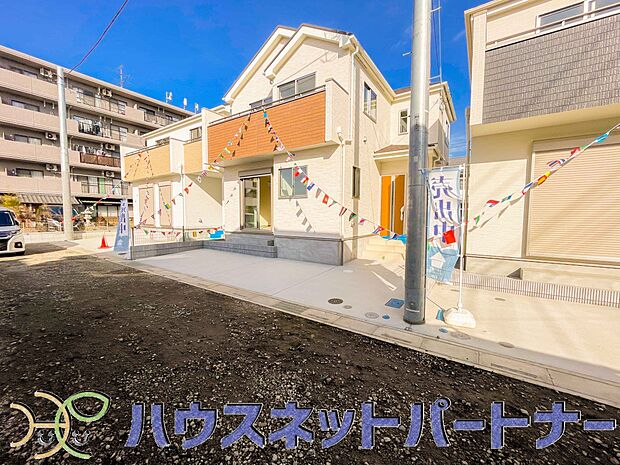 前面道路の日当たりの良い明るいお家。