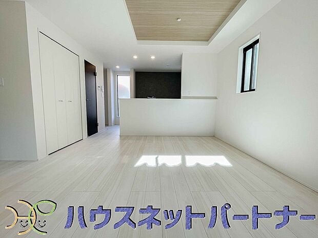 お料理できたらカウンターから手渡しができます。家族で会話をしながらお料理を楽しく。