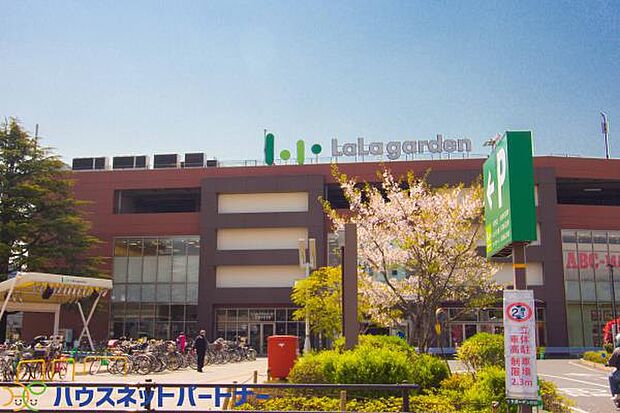 周辺環境-ショッピングセンター(1300m)ララガーデン川口