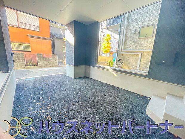 ビルトインガレージは、車がきれい。ビルトインガレージなら「野ざらし、雨ざらし、吹きさらし」になりません。汚れやいたみは減り、車の掃除もラクになります。