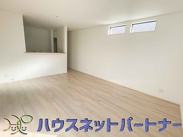 整然とした空間演出、快適な理想の暮らしの実現は家のみの拘りではなく、そこで暮らす方々にとって素敵な環境であることも挙げられると思います。四季折々の変化が奏でる鼓動を楽しんで下さい。