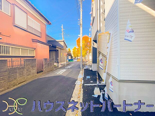 前面道路の日当たりの良い明るいお家。