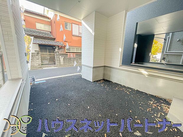 ビルトインガレージは、雨に濡れない。激しい雨の日に買い物から帰ってきたときなど、荷物も自分も濡れずに家の中に入れることは、奥さまにとってもうれしいはず。