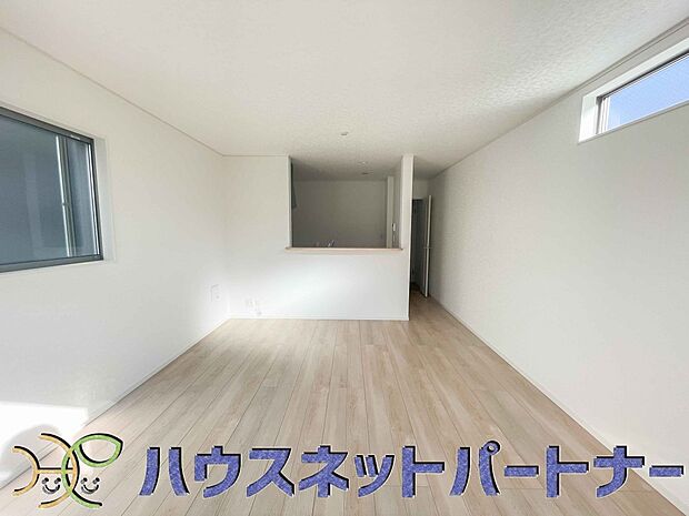 お料理できたらカウンターから手渡しができます。家族で会話をしながらお料理を楽しく。