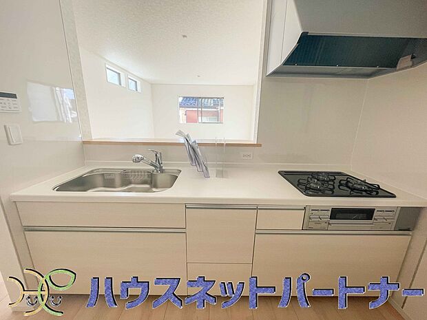 家族の様子を見ながらキッチンでお料理。一日の出来事を会話しながらの家事は嬉しいコミュニケーション。