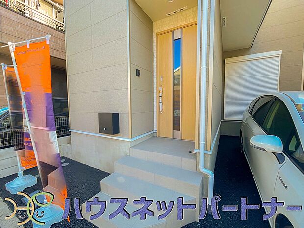 玄関の扉を開けると家族の待つお家。幸せを感じる瞬間です。