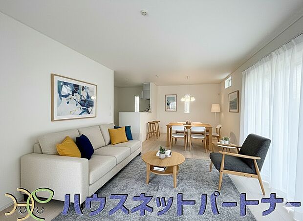 整然とした空間演出、快適な理想の暮らしの実現は家のみの拘りではなく、そこで暮らす方々にとって素敵な環境であることも挙げられると思います。四季折々の変化が奏でる鼓動を楽しんで下さい。