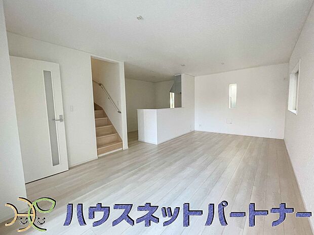 うららかな陽射しがどのお部屋にも降り注ぎますように、快適さを追求した間取設計。得難い立地環境での生活を恵みの豊かな永住の地へと変えてくれます。