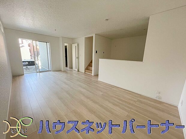 明るく開放的なダイニング。家族とのコミュニケーションが取りやすく、みんなの笑顔が溢れます。