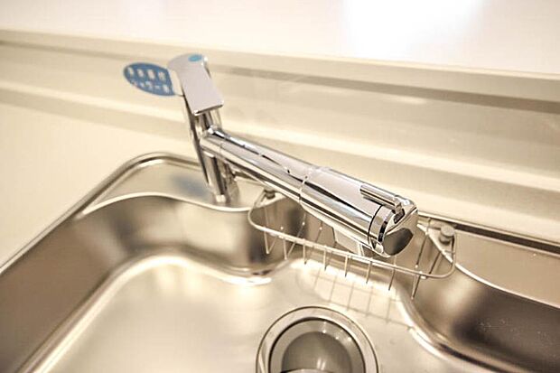 一つの蛇口で原水・シャワー・浄水を切り替えられる、浄水器。